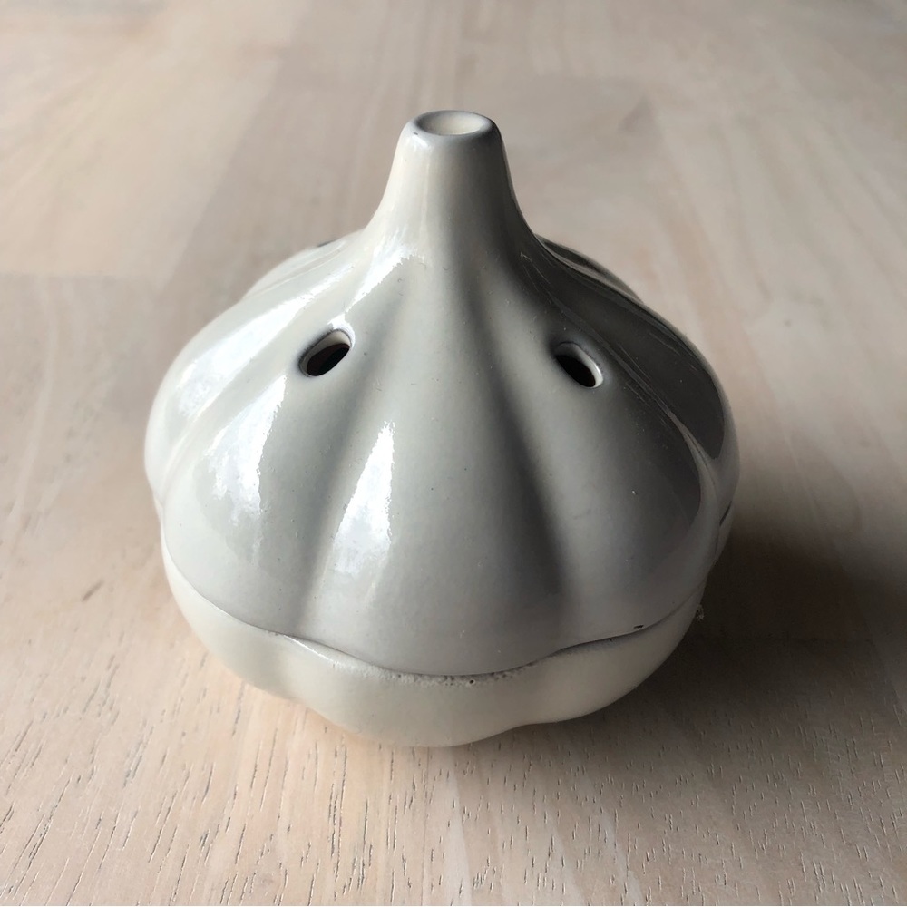 Garlic Keeper. Ceramic.
